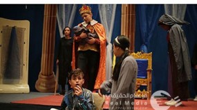 القطان ينظم عرضاً لمسرحية "الأمير والفقير" للكاتب مارك توين