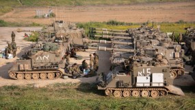 بعد تهديد غانتس..جيش الاحتلال يحشد قوات اضافية قرب السياج الفاصل مع قطاع غزة