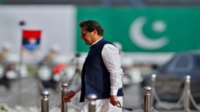 البرلمان الباكستاني يطيح بعمران خان وينتخب رئيس وزراء جديد الإثنين