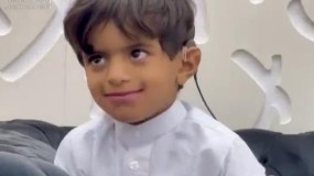 طفل سعودي في الرابعة يستمع للأصوات للمرة الأولى في حياته