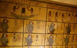 عالم مصريات يرجح دفن نفرتيتي بجوار قبر توت عنخ آمون