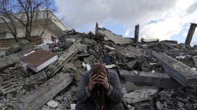تقرير فرنسي يدعو إلى رفع العقوبات عن سوريا لمواجهة الكارثة الإنسانية