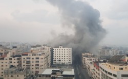 مجازر وعدد كبير من الشهداء والإصابات جراء استهداف طائرات الاحتلال لمنازل في قطاع غزة