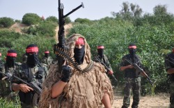 "المقاومة الوطنية" تُخرّج دورة الشهيد حسن منصور للعشرات من مقاتليها شمال قطاع غزة