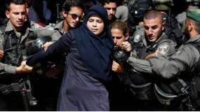 تحقيق إسرائيلي: مجندتان أجبرتا خمس فلسطينيات على خلع جميع ملابسهن والتجول عاريات بالخليل