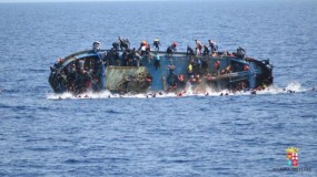 إنقاذ 394 مهاجرا من قارب خشبي مكتظ قبالة تونس